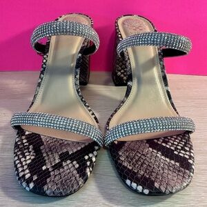 Women mules size 8, fits more like 7.5 snake print.